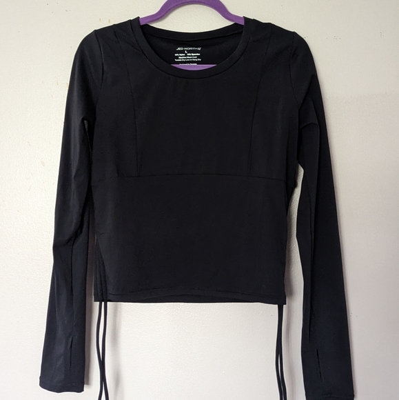 Sports top - Picture 1 of 5